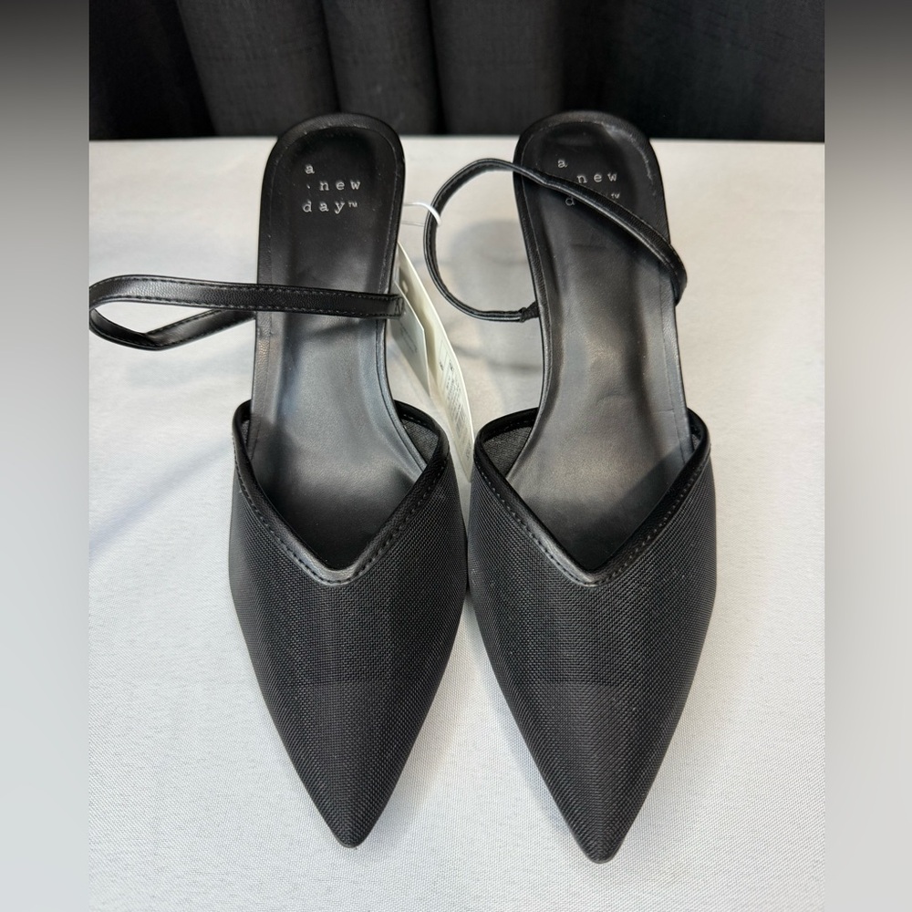 A New Day Size 11 Women's Sleek Black Pointed Heels Mesh Look! NWT